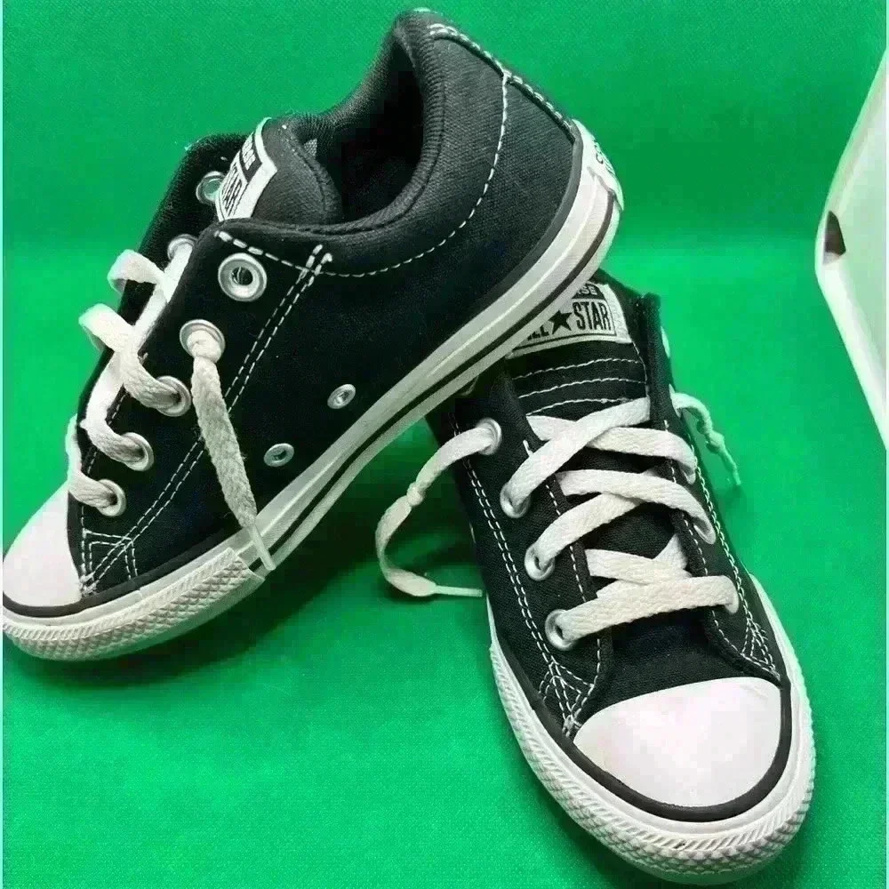Youth Size 2 Black Converse All Stars Chuck Taylors